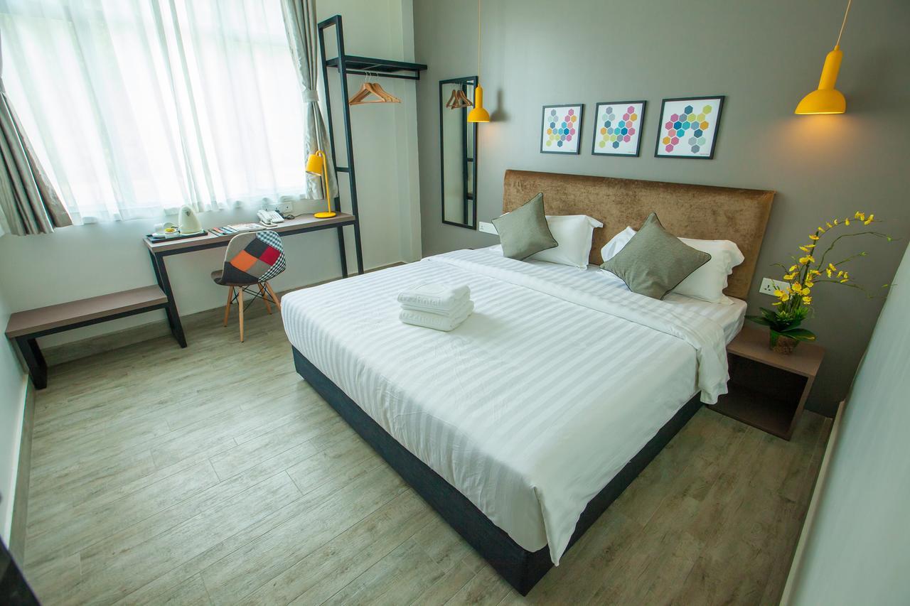 Bzz Hotel Skudai Extérieur photo