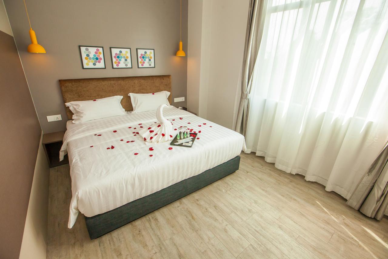 Bzz Hotel Skudai Extérieur photo