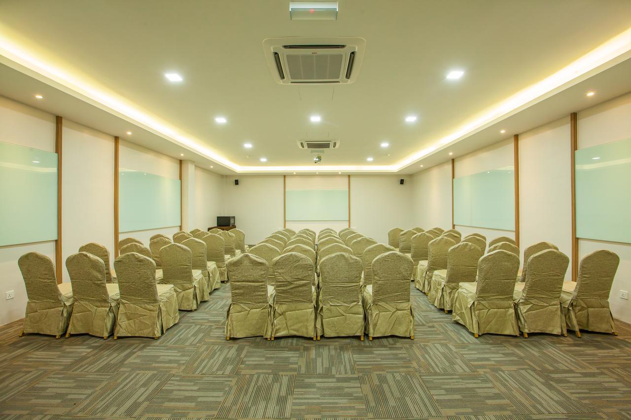Bzz Hotel Skudai Extérieur photo