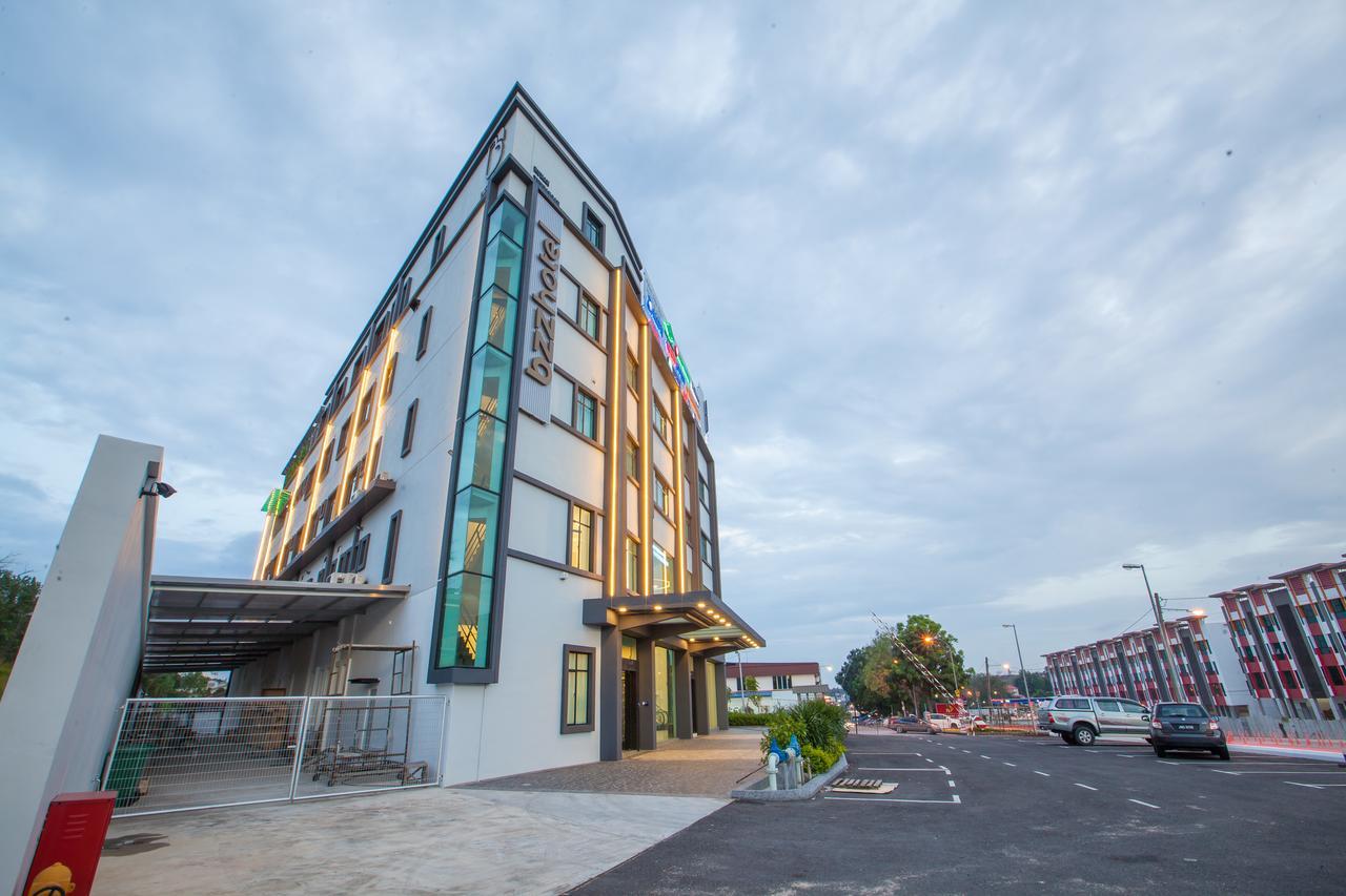 Bzz Hotel Skudai Extérieur photo