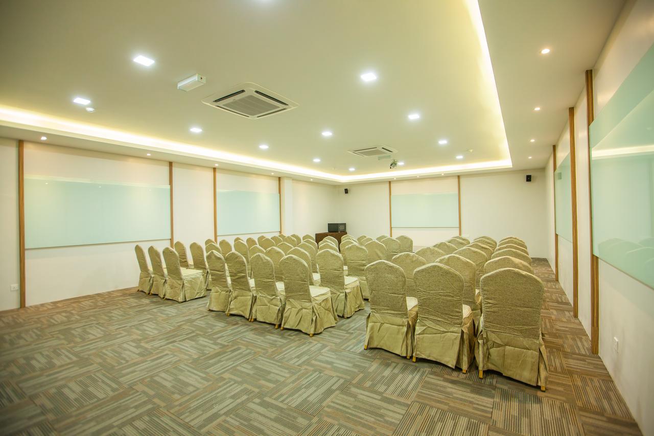 Bzz Hotel Skudai Extérieur photo