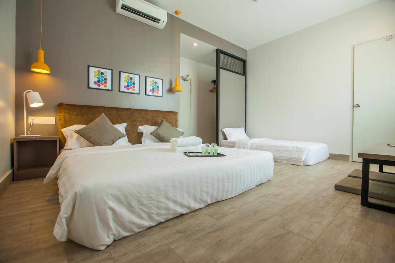 Bzz Hotel Skudai Extérieur photo