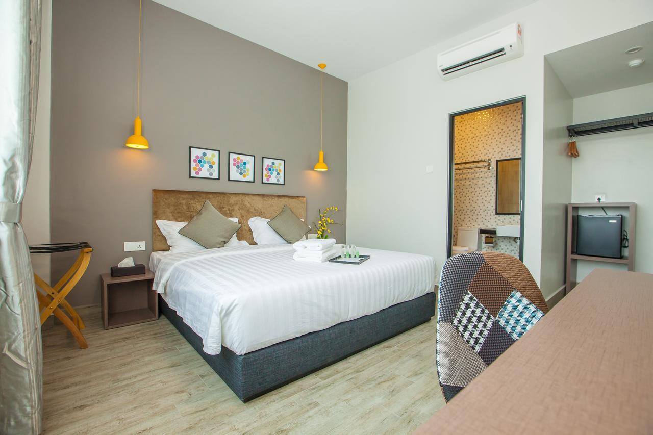 Bzz Hotel Skudai Extérieur photo