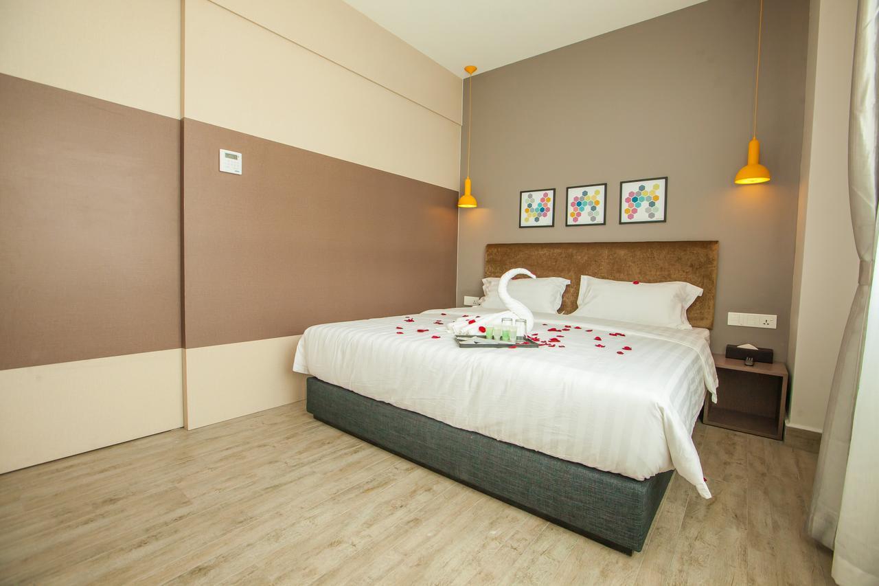 Bzz Hotel Skudai Extérieur photo