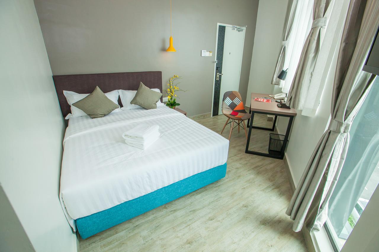 Bzz Hotel Skudai Extérieur photo