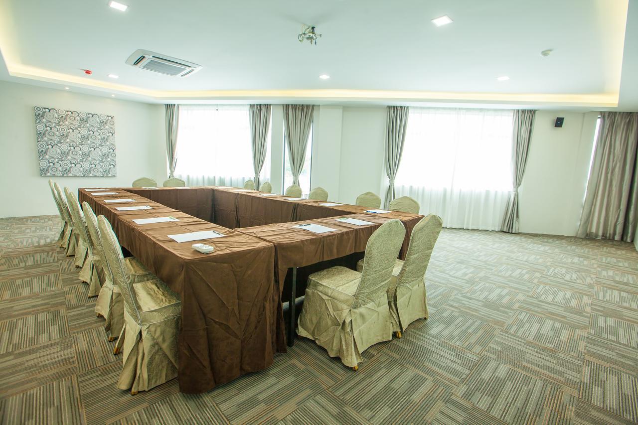 Bzz Hotel Skudai Extérieur photo