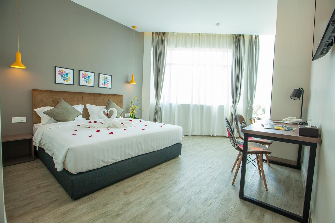 Bzz Hotel Skudai Extérieur photo