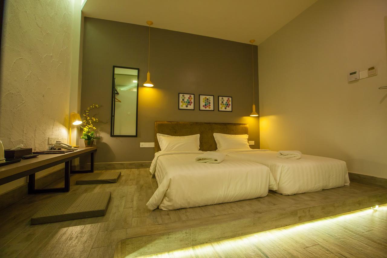 Bzz Hotel Skudai Extérieur photo