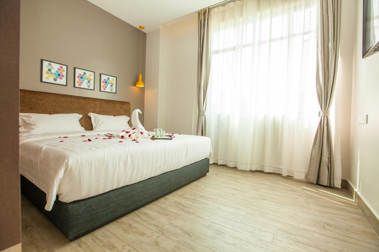 Bzz Hotel Skudai Extérieur photo