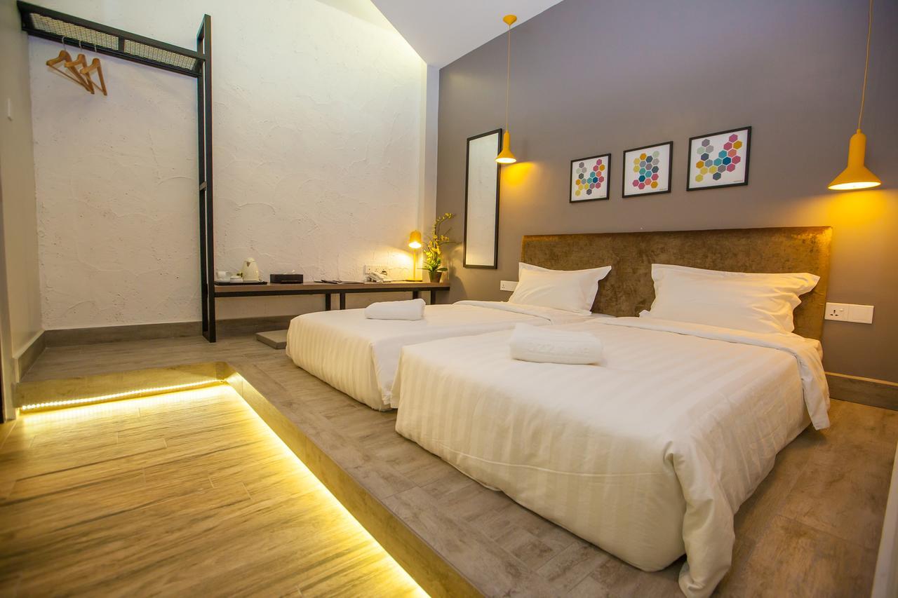 Bzz Hotel Skudai Extérieur photo