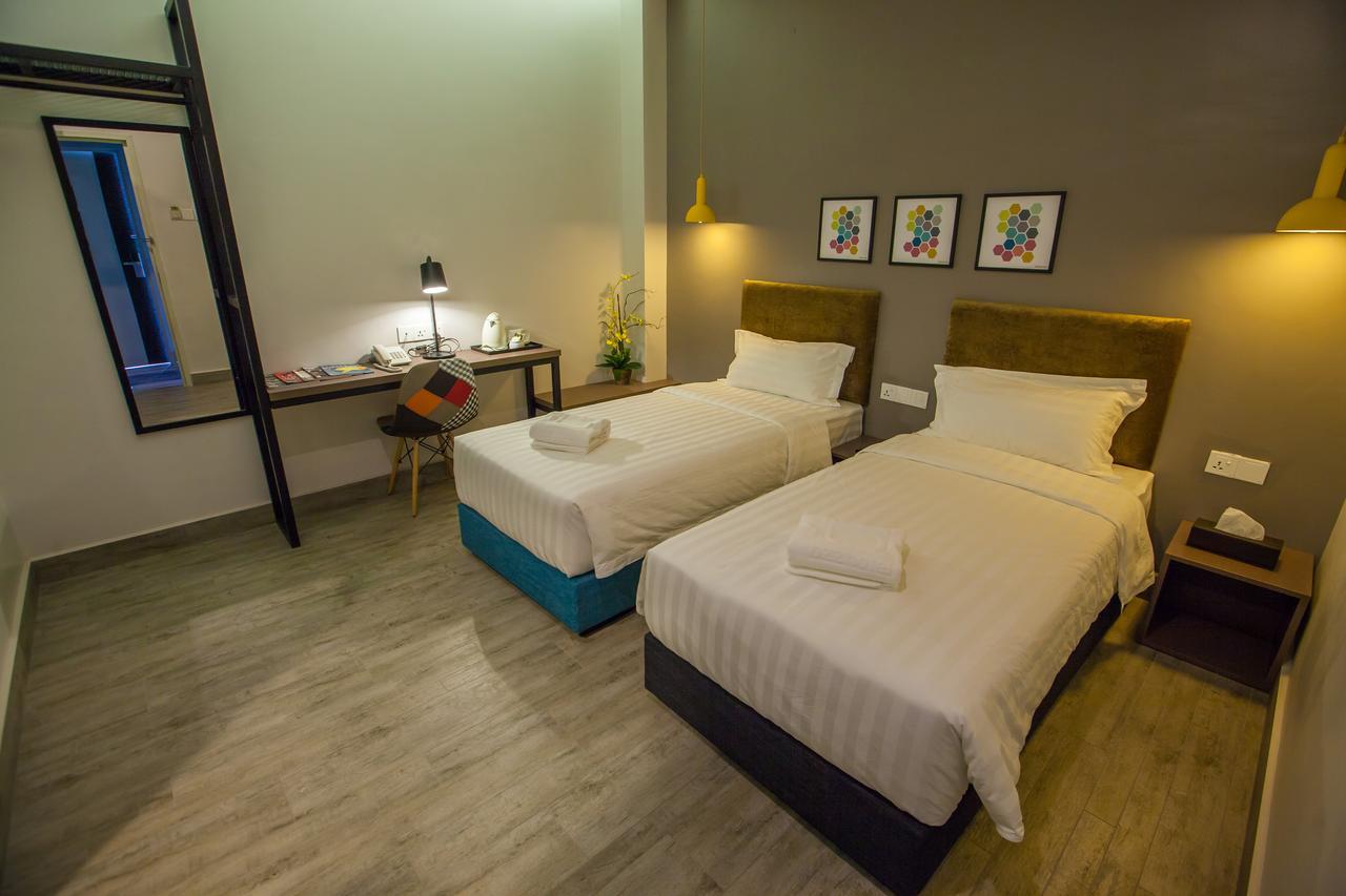Bzz Hotel Skudai Extérieur photo
