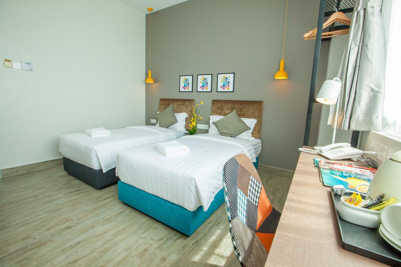 Bzz Hotel Skudai Extérieur photo