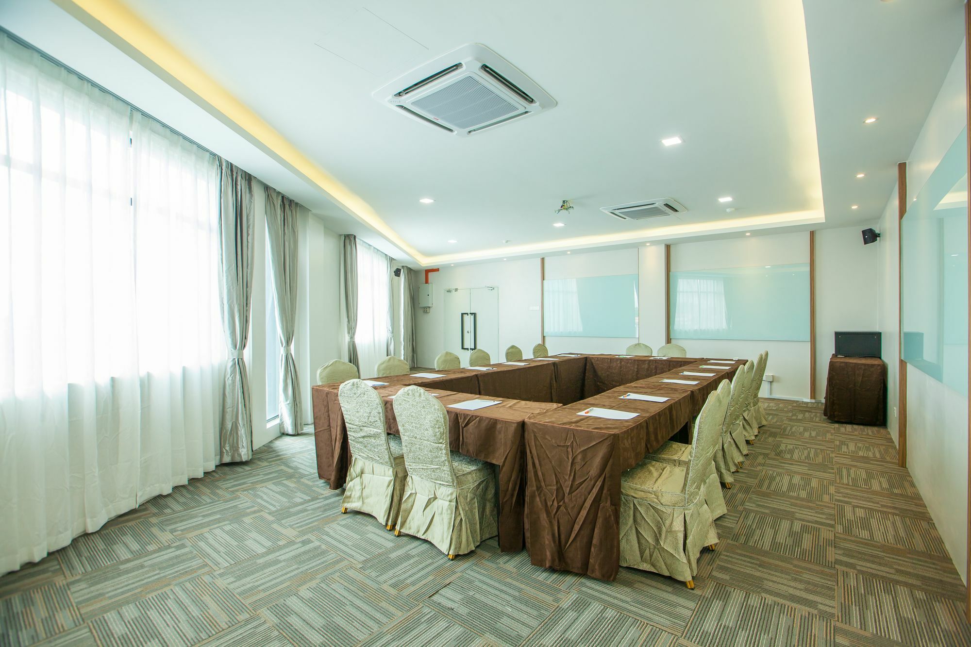 Bzz Hotel Skudai Extérieur photo